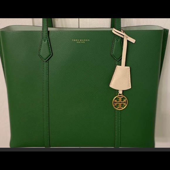 Tory Burch Handbags - 🎉🎉HP🎉🎉Tory Burch Tote 👜 💚